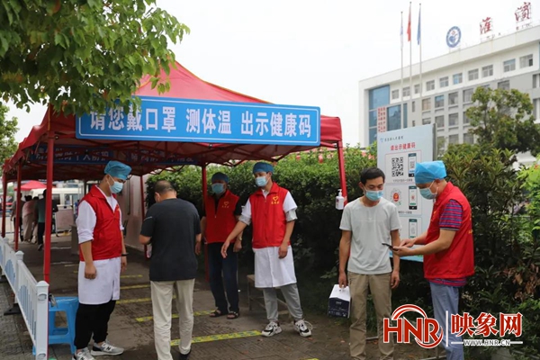 淮滨:在疫情防控一线闪耀“志愿红”